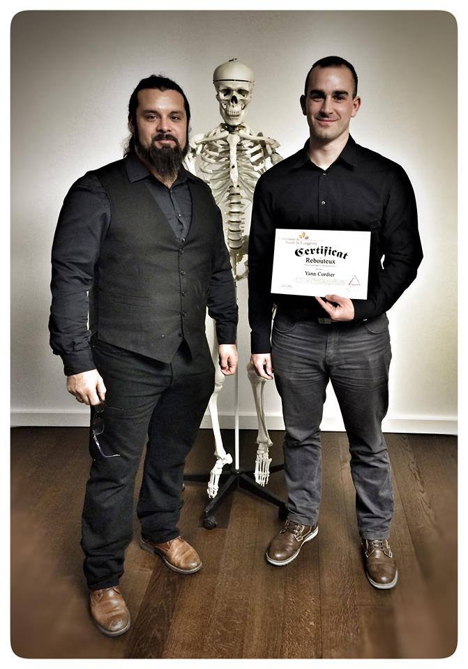 Avec Marcos Drake, Directeur de l'Institut Suisse de Santé & longévité.
Remise de mon Certificat de Rebouteux.